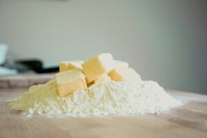 Ciastka owsiane bez pieczenia z miodem czyli domowe desery – jak je przyrządzać i dlaczego warto je jeść?